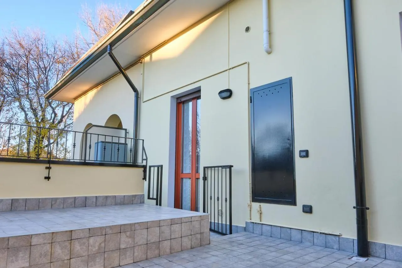 Appartamento [Milano - Como] Elegante Casa con Ampio Terrazzo Giussano Italia